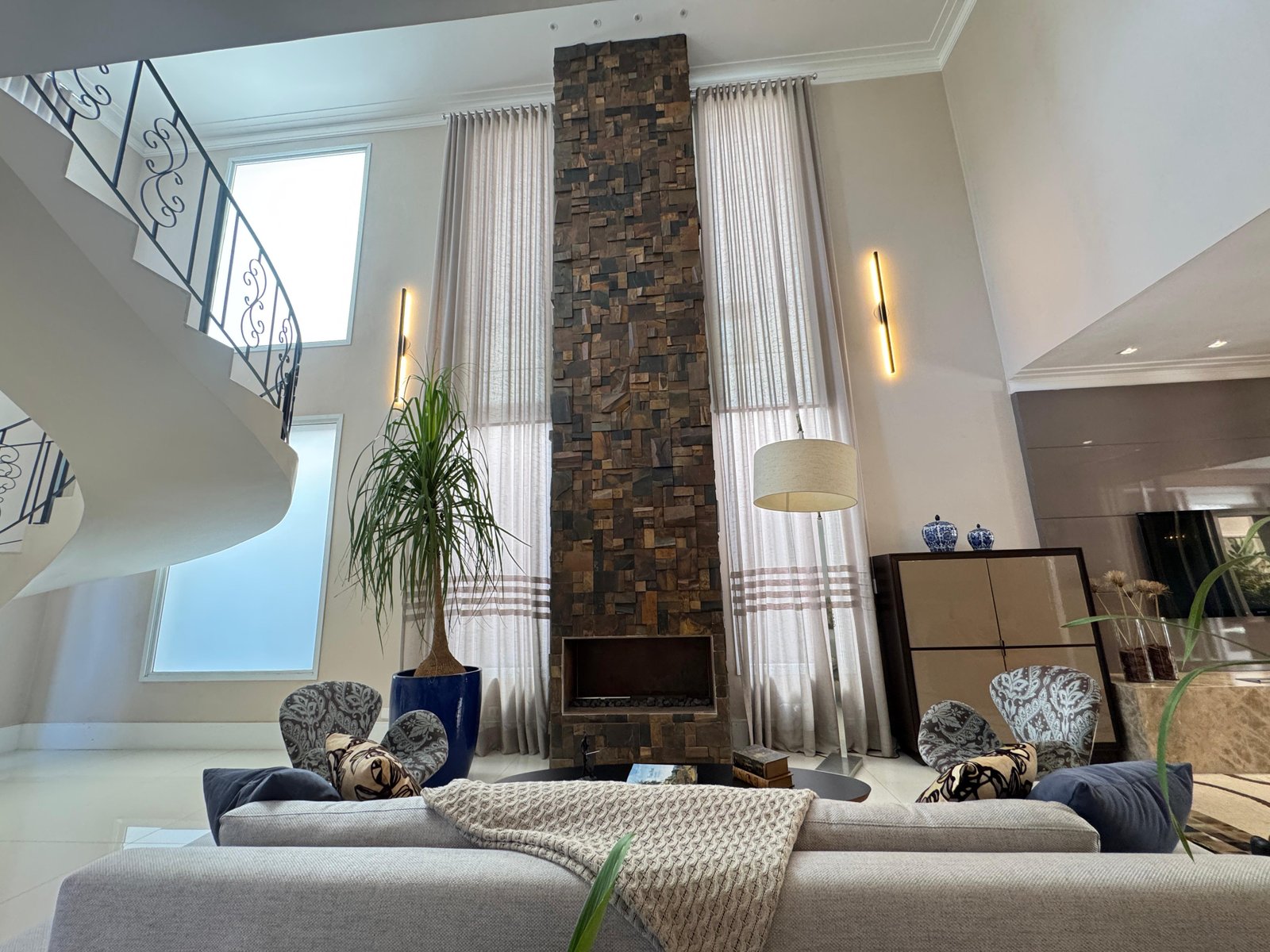 Casa Neo-Clássica no Condomínio Villa Solaia