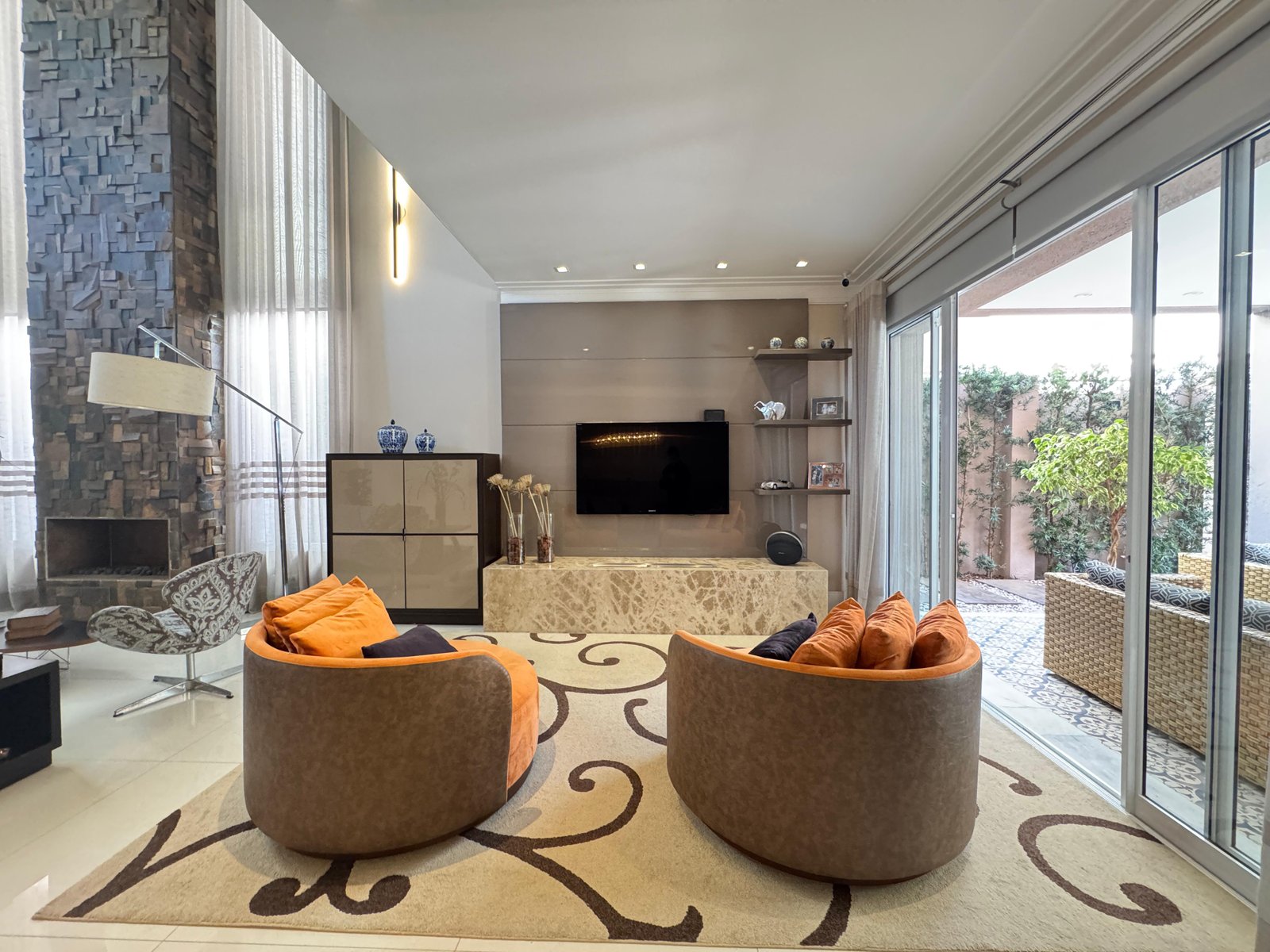 Casa Neo-Clássica no Condomínio Villa Solaia