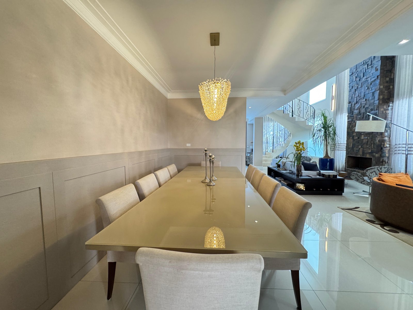 Casa Neo-Clássica no Condomínio Villa Solaia