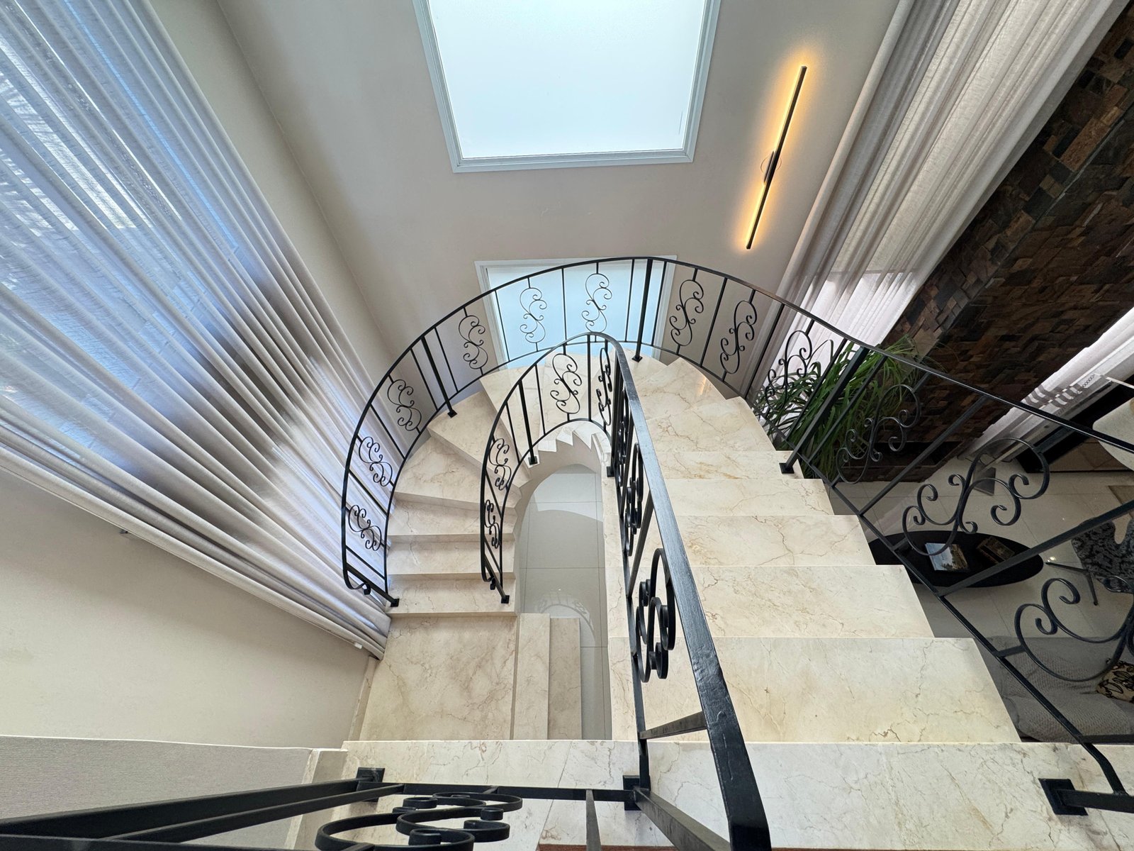 Casa Neo-Clássica no Condomínio Villa Solaia