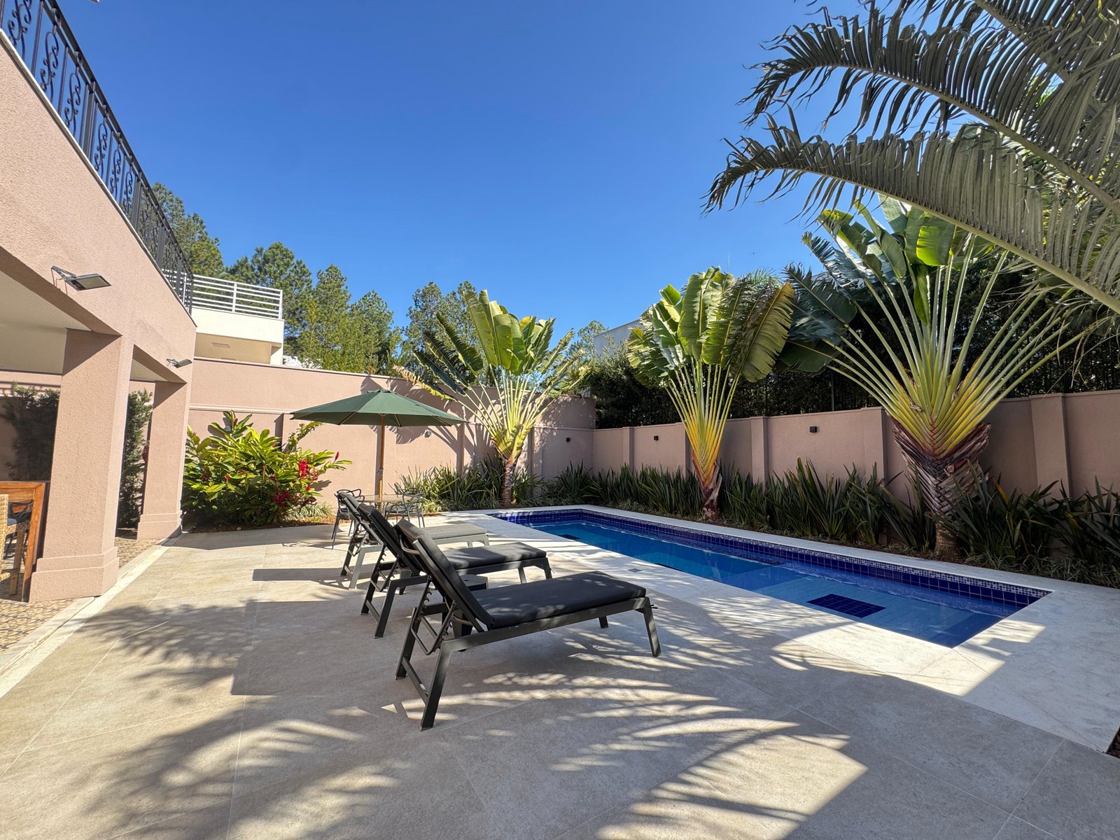 Casa Neo-Clássica no Condomínio Villa Solaia